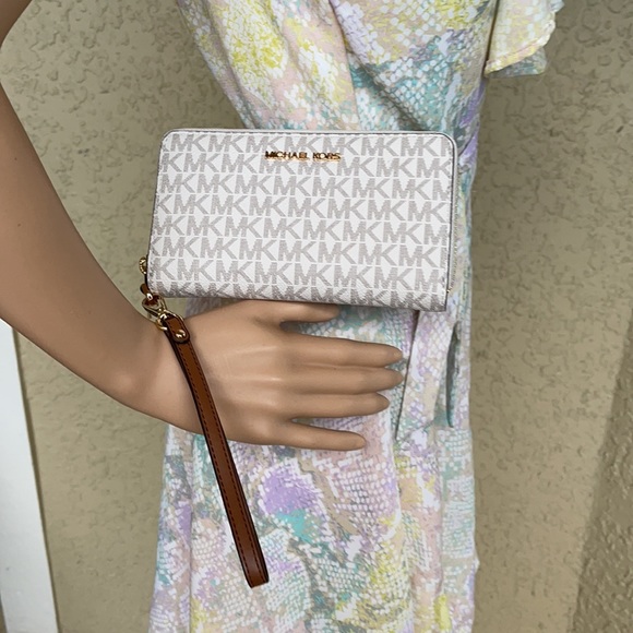 Michael Kors Jet Set Travel LG Flat MF Phone Case - Picture 12 of 16